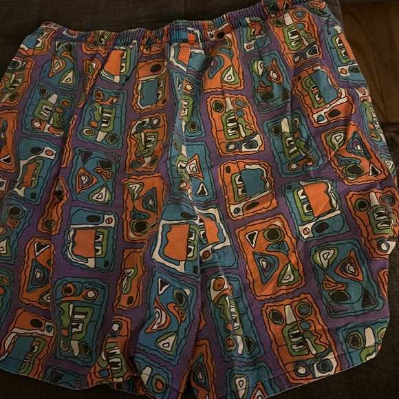 Vintage 80’s Athletic Works shorts with awesome design. - Picture 4 of 4